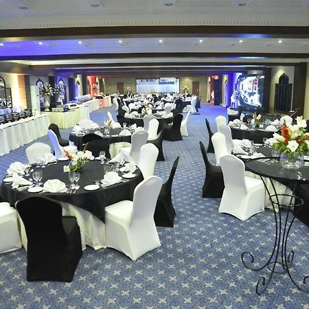 Avari Xpress Faisalabad Exterior foto